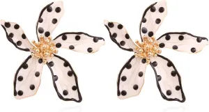 Flower Earrings for Women Elegant White Green Pink Blossom Design Lightweight Everyday Jewelry Gift for Spring Summer Occasions