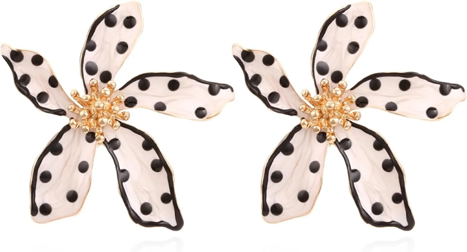 Flower Earrings for Women Elegant White Green Pink Blossom Design Lightweight Everyday Jewelry Gift for Spring Summer Occasions