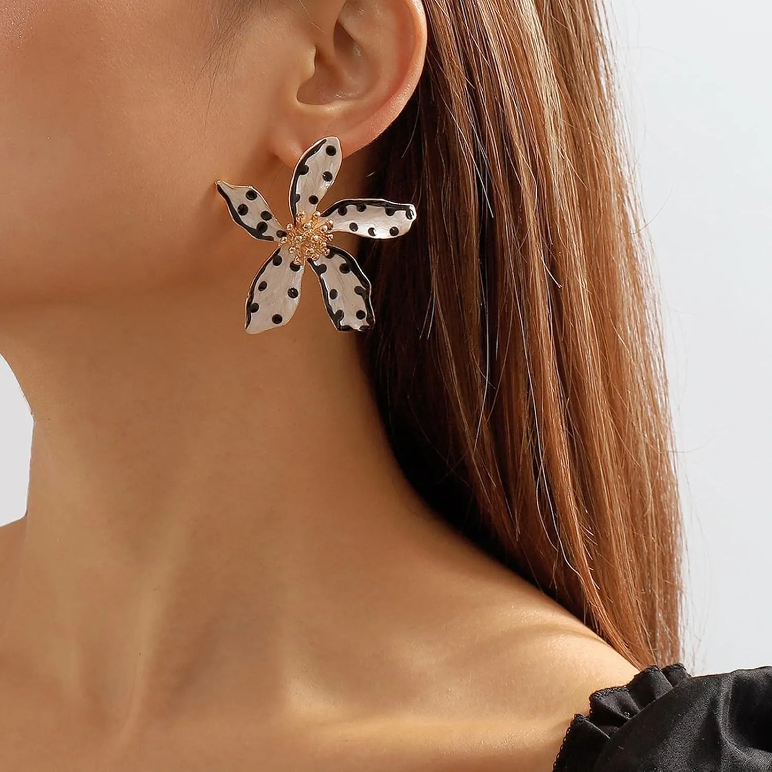 Flower Earrings for Women Elegant White Green Pink Blossom Design Lightweight Everyday Jewelry Gift for Spring Summer Occasions