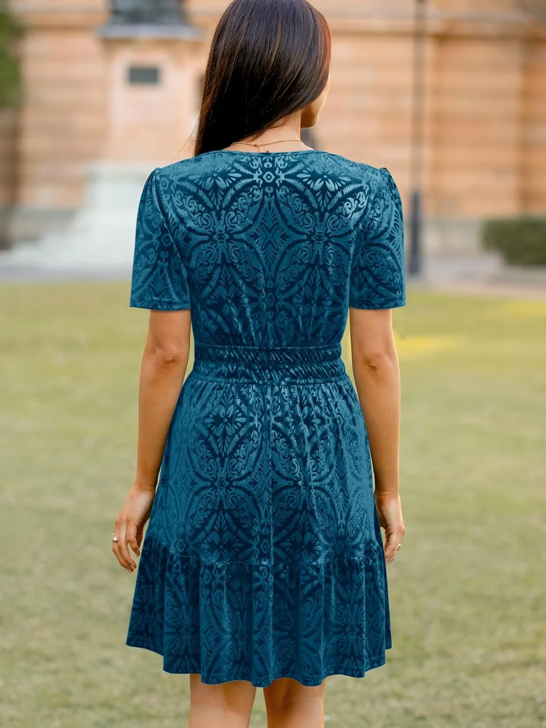 Simplee Women's 2024 Velvet Short Sleeve Cocktail Dress Winter Holiday V Neck Empire Waist Mini Party Dress with Pockets